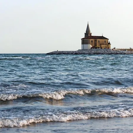 Flat Only 50m From The In Διαμέρισμα