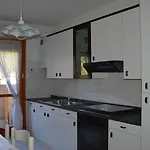 Quiet House Near דירה